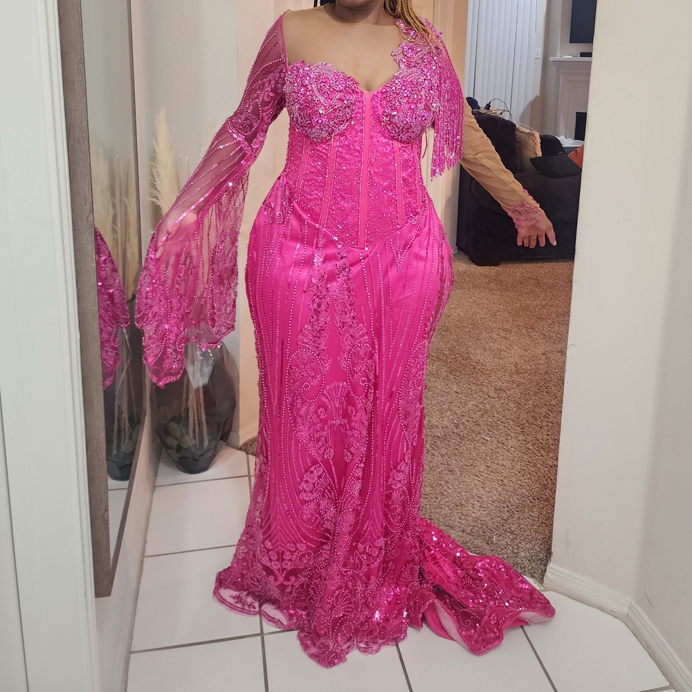 Elegant Pink Lace Evening Gown